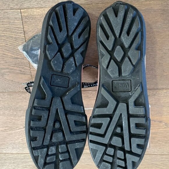 Limited Edition Vans x Lazy Oaf Style 29 Black Lug Sole in Almond Blossom - Picture 8 of 9